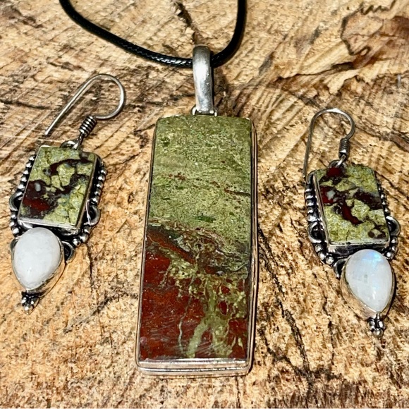 Dragon Bloodstone Jasper & Rainbow Moonstone Pendant & Earrings Set - Picture 7 of 10
